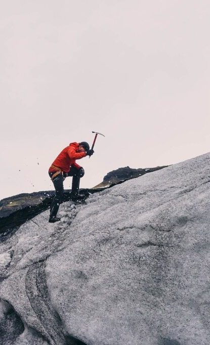 mountain-climbing-mountaineer-ice-axe-802099-1024x682